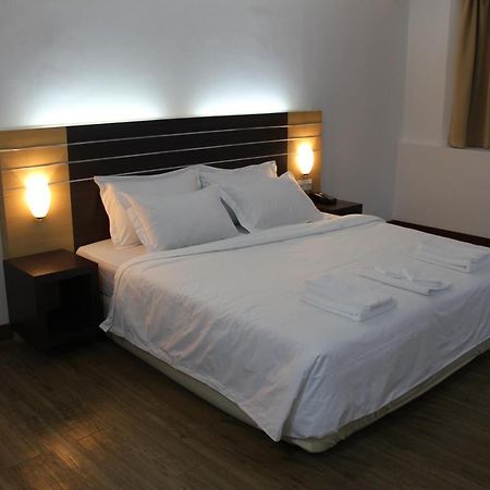 Sara Hotel Labuan Eksteriør bilde