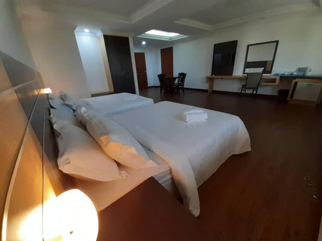 Sara Hotel Labuan Eksteriør bilde