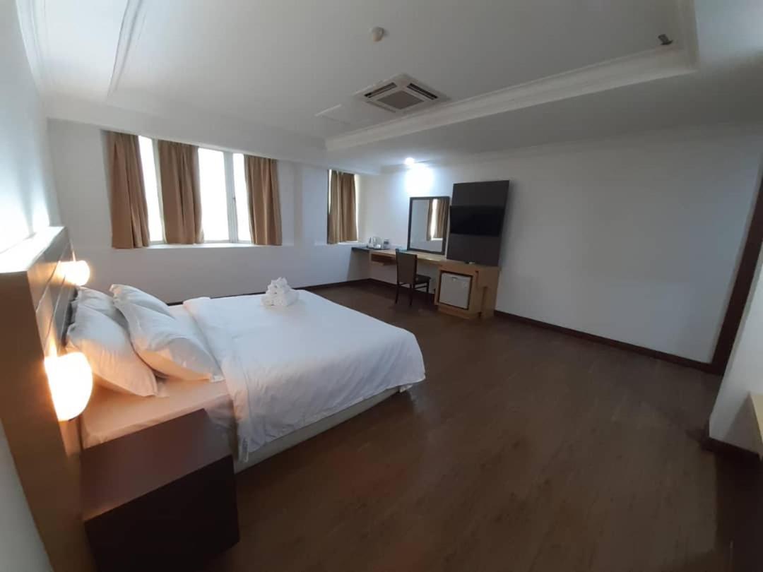 Sara Hotel Labuan Eksteriør bilde